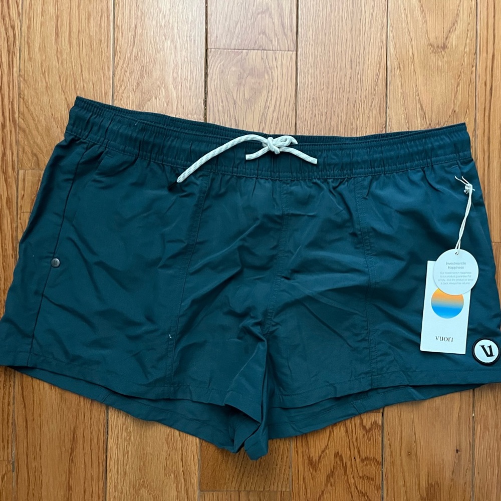 Vuori Sunwashed short Beryl